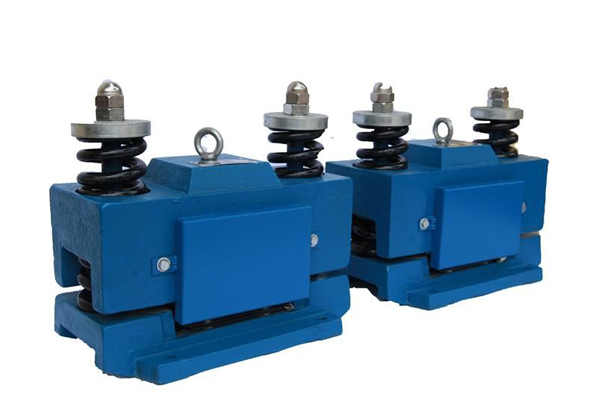 倉(cāng)壁振動(dòng)器機(jī)殼帶電故障：原因分析與解決措施